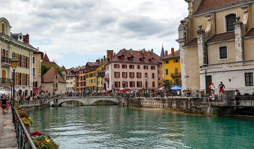 Révolution infrarouge: Découvrez comment les hôtels Spa à Annecy utilisent la technologie de spa infrarouge pour réinventer la détente