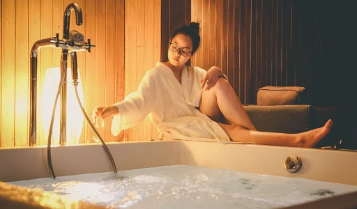 Quelle empreinte laisse la conciergerie de luxe sur l'expérience des hôtels spa à Annecy?